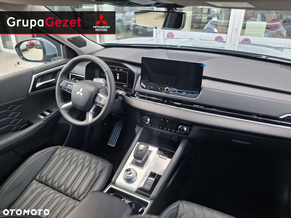 Mitsubishi Outlander - 9