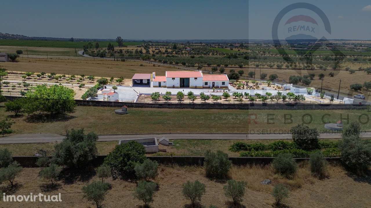 Quinta com 1,425 ha em Redondo - Grande imagem: 5/52