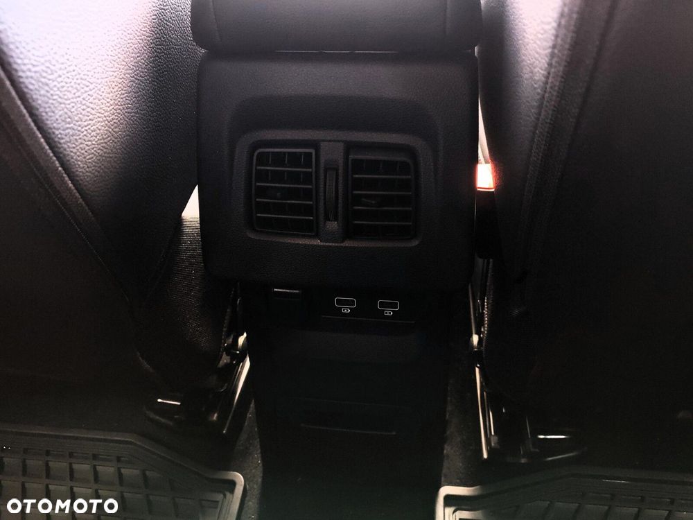 Mercedes-Benz Klasa T 180 d Style - 14