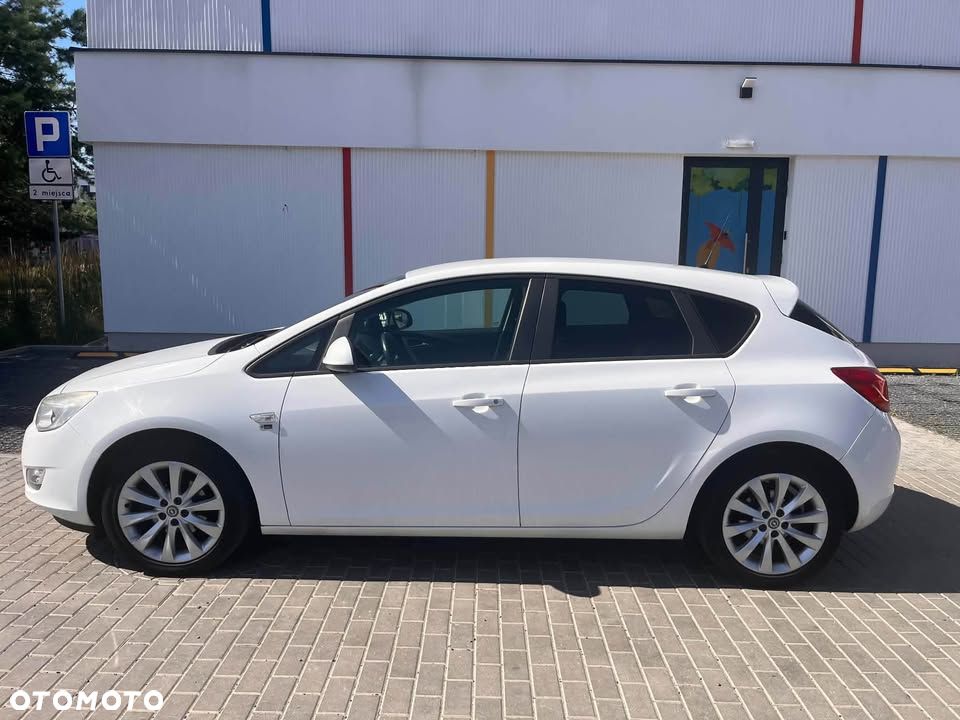 Opel Astra 2012 photo 3