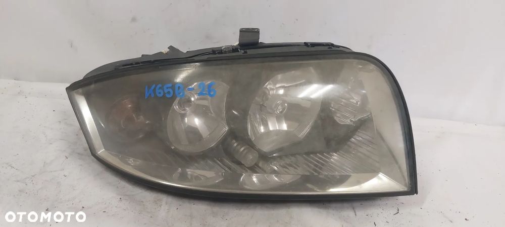 .  PRZOD PRZEDNIA LAMPA PRAWA AUDI A2 - 1