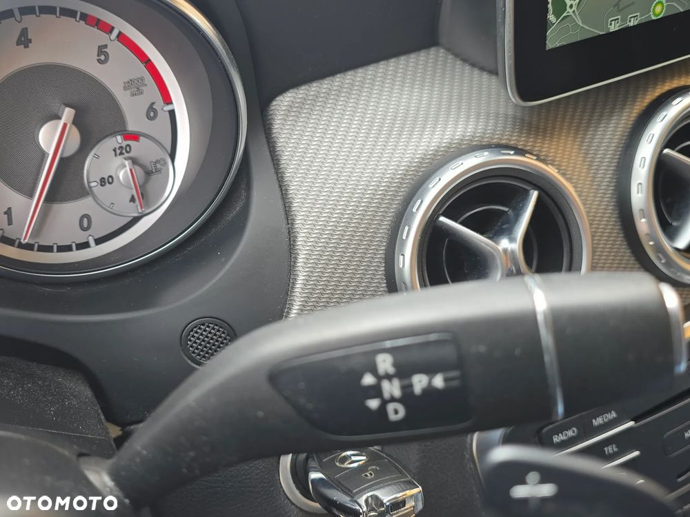Mercedes-Benz GLA - 20