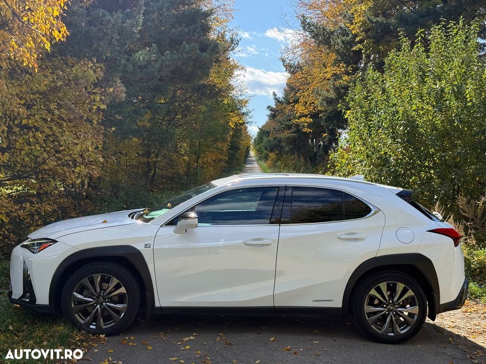 Lexus UX 250h (E-FOUR) F SPORT - 4