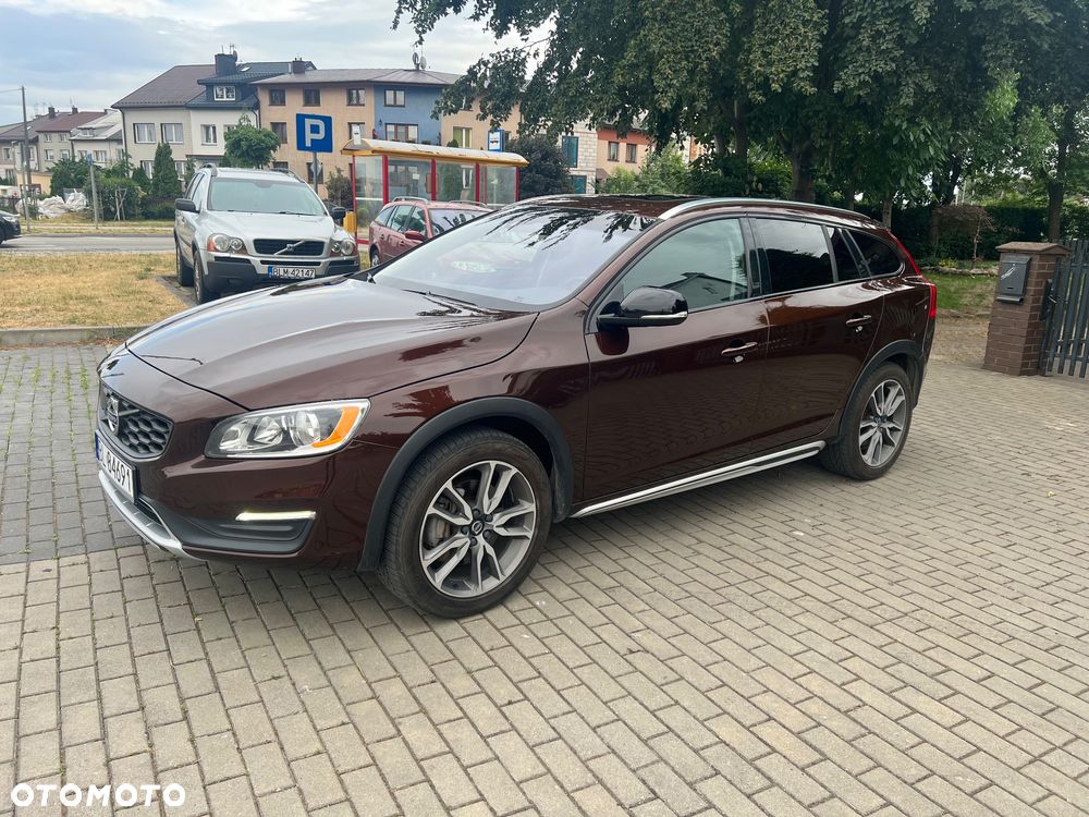 Volvo V60 Cross Country T5 AWD Momentum - 1