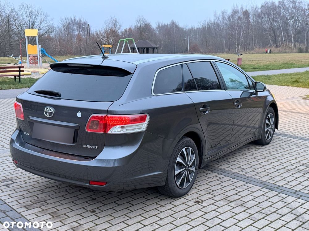 Toyota Avensis 1.6 - 4