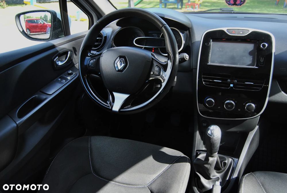 Renault Clio 1.2 16V 75 Life - 11