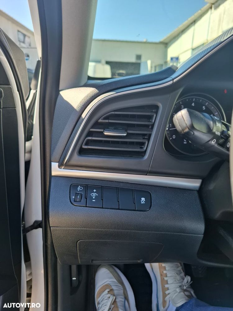 Hyundai Elantra 1.6 MPi Exclusive - 10