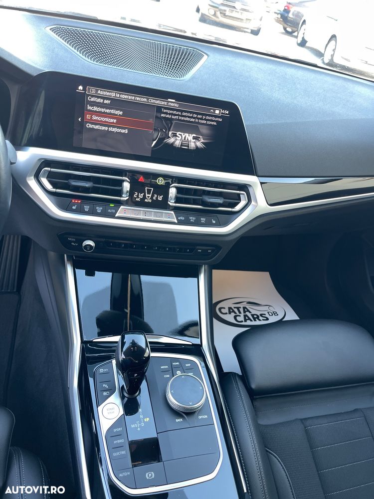 BMW Seria 3 330e Aut. Sport Line - 29