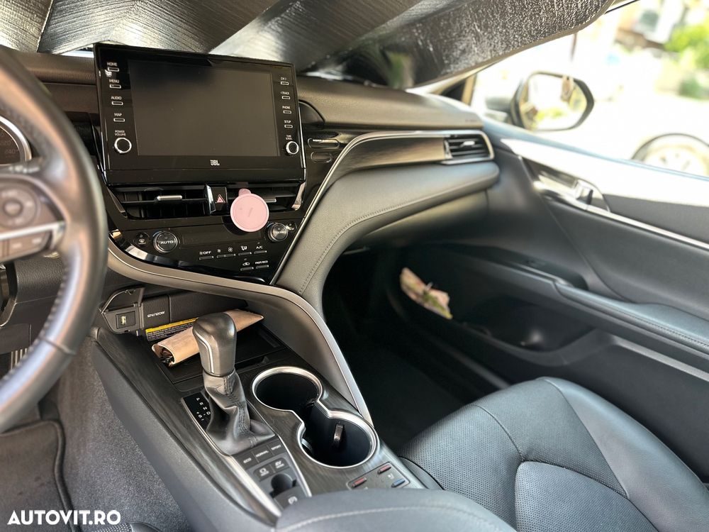 Toyota Camry Luxury - 22