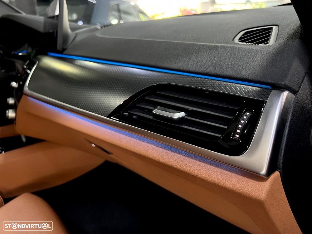 BMW 530 e Pack Desportivo M - 15