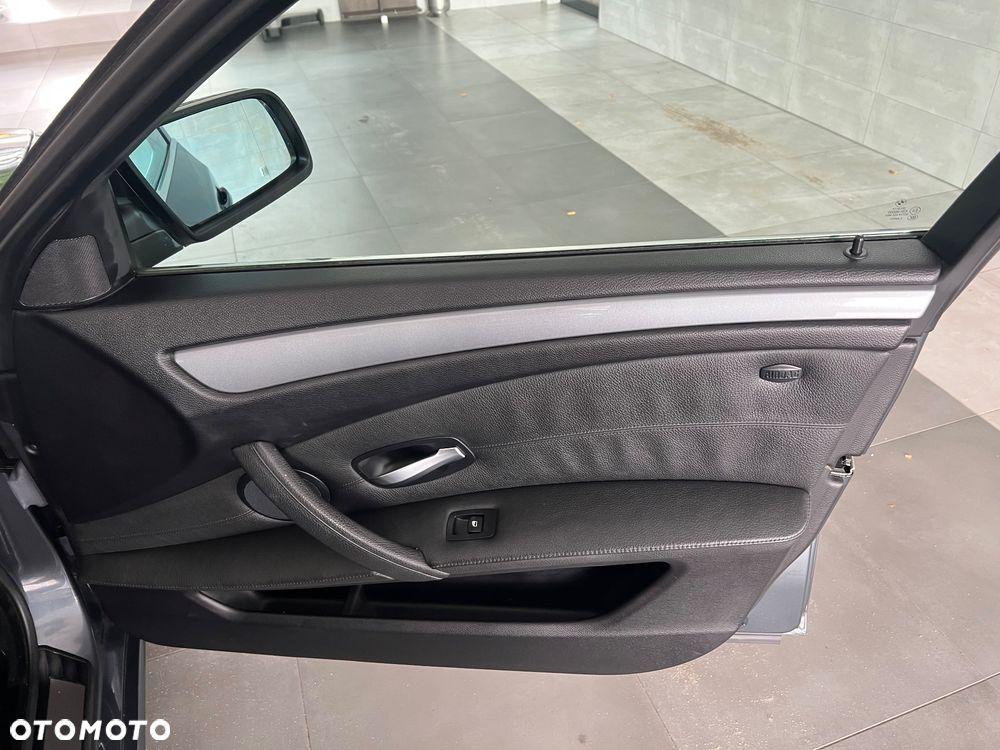 BMW Seria 5 520d - 28