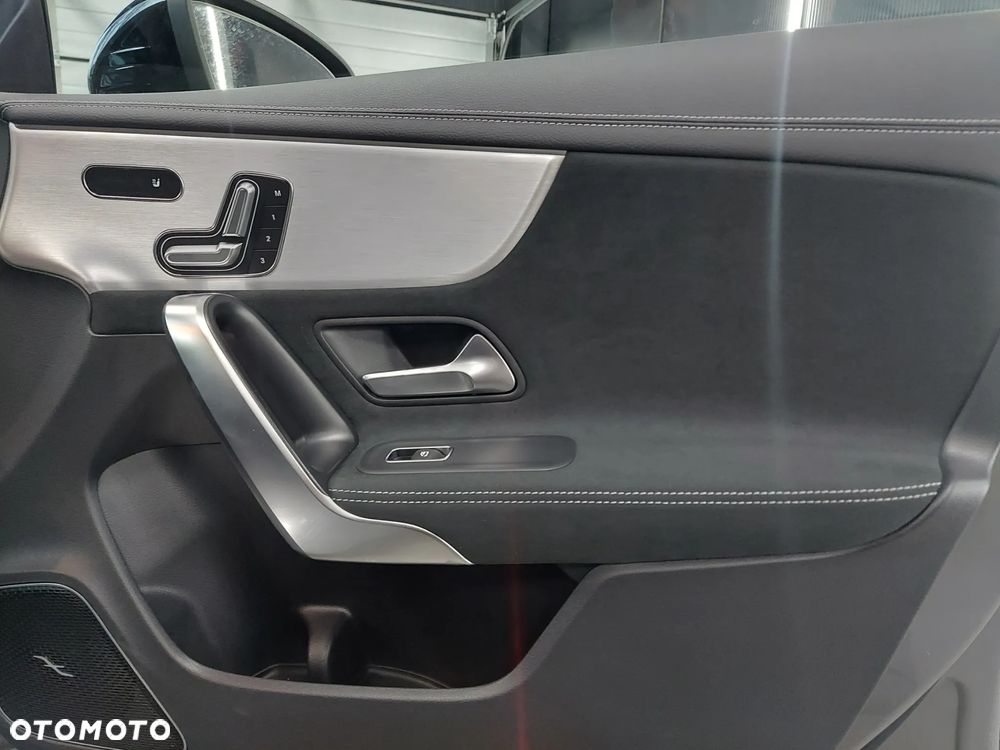 Mercedes-Benz CLA 250 4-Matic AMG Line 7G-DCT - 11