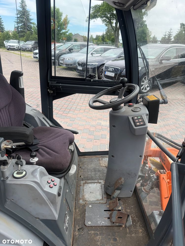 Hako citytrac 4200 zamiatarka solarko piaskarka 4x4 - 8