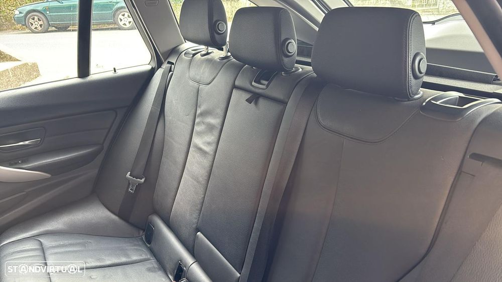 BMW 318 d Touring - 8