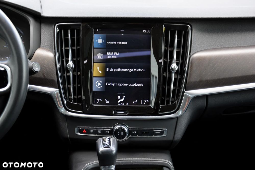 Volvo V90 Cross Country - 24