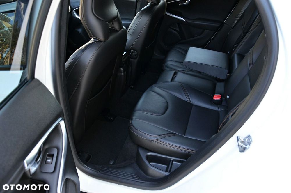 Volvo V40 Cross Country T3 Drive-E Summum - 30