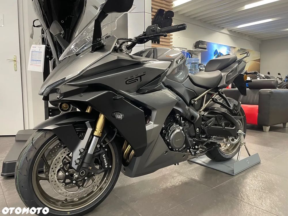 Suzuki GSX - 2