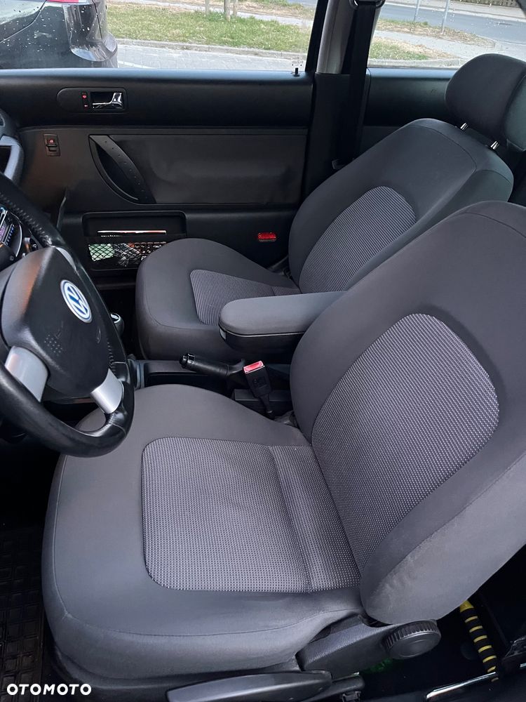Volkswagen New Beetle - 8