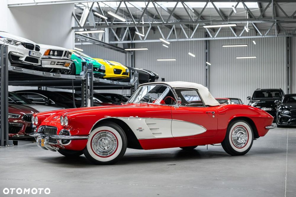 Chevrolet Corvette - 11
