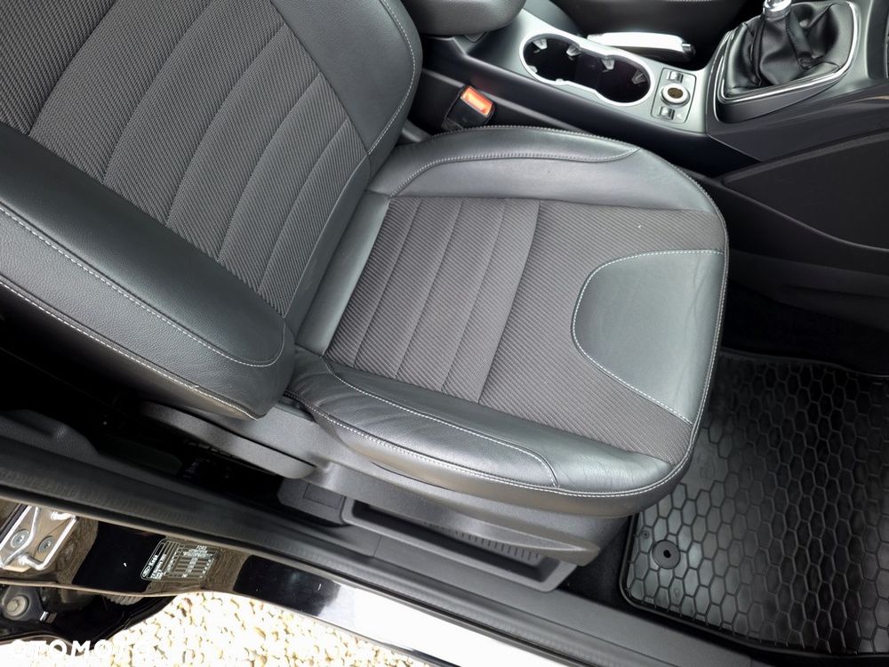Ford Kuga 2.0 TDCi FWD Titanium - 13