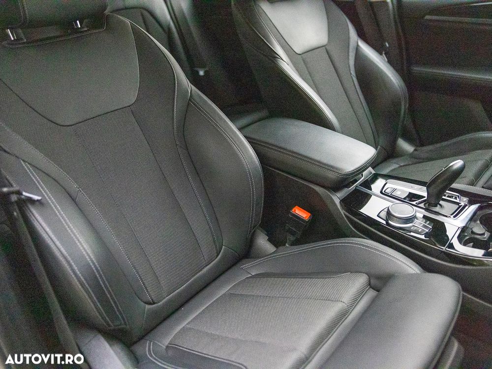 BMW X3 xDrive20d AT xLine - 30