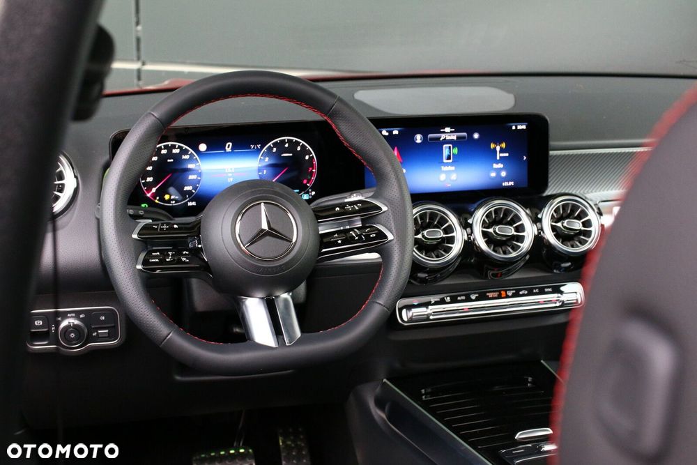 Mercedes-Benz GLB - 33