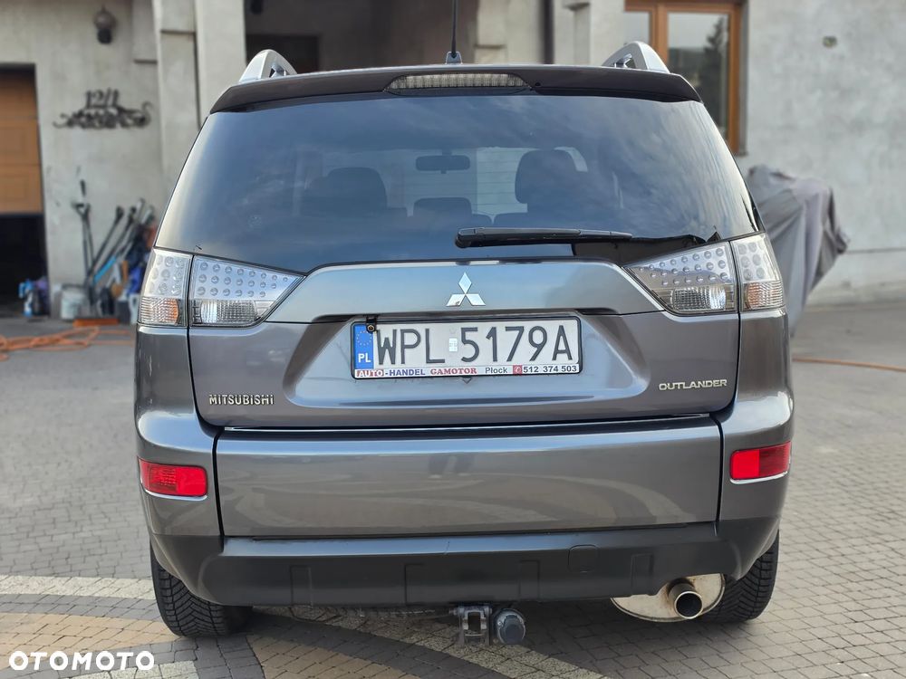 Mitsubishi Outlander - 10