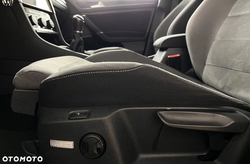 Volkswagen Golf - 21