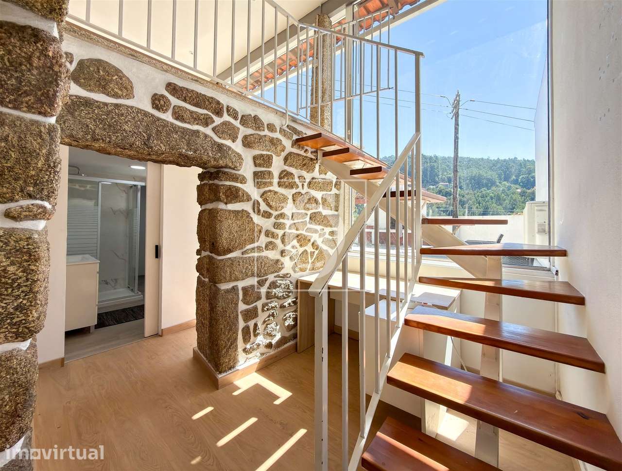Moradia em Pedra com 2 Quartos, carport e 900 m² de Jardim — Portela d - Grande imagem: 3/32