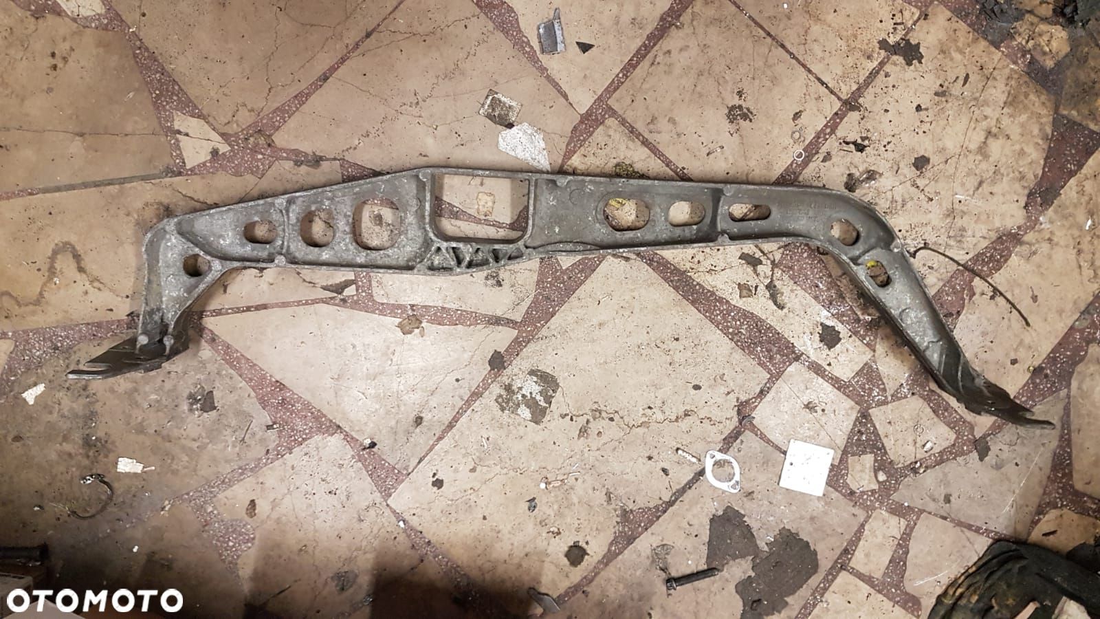 AUDI A4 B8 A5 8T BELKA WSPORNIK SILNIKA 8K0199521C - 1