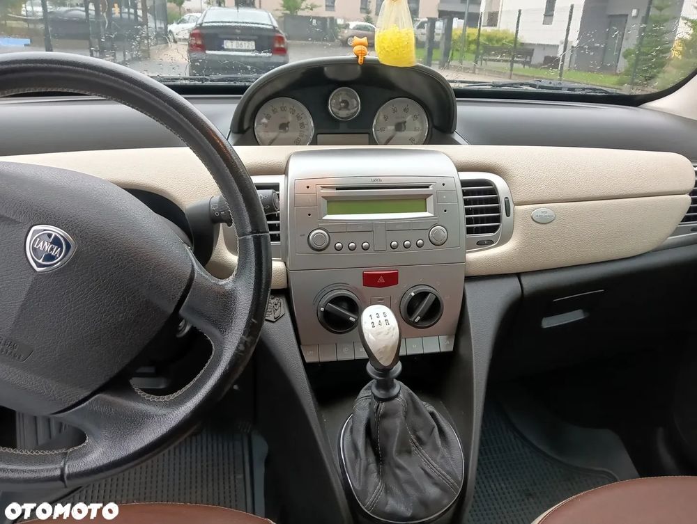 Lancia Ypsilon 1.4 8V Platino (4 os.) - 22