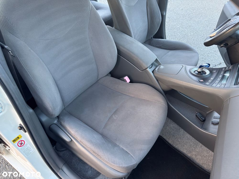 Toyota Prius (Hybrid) Executive - 16