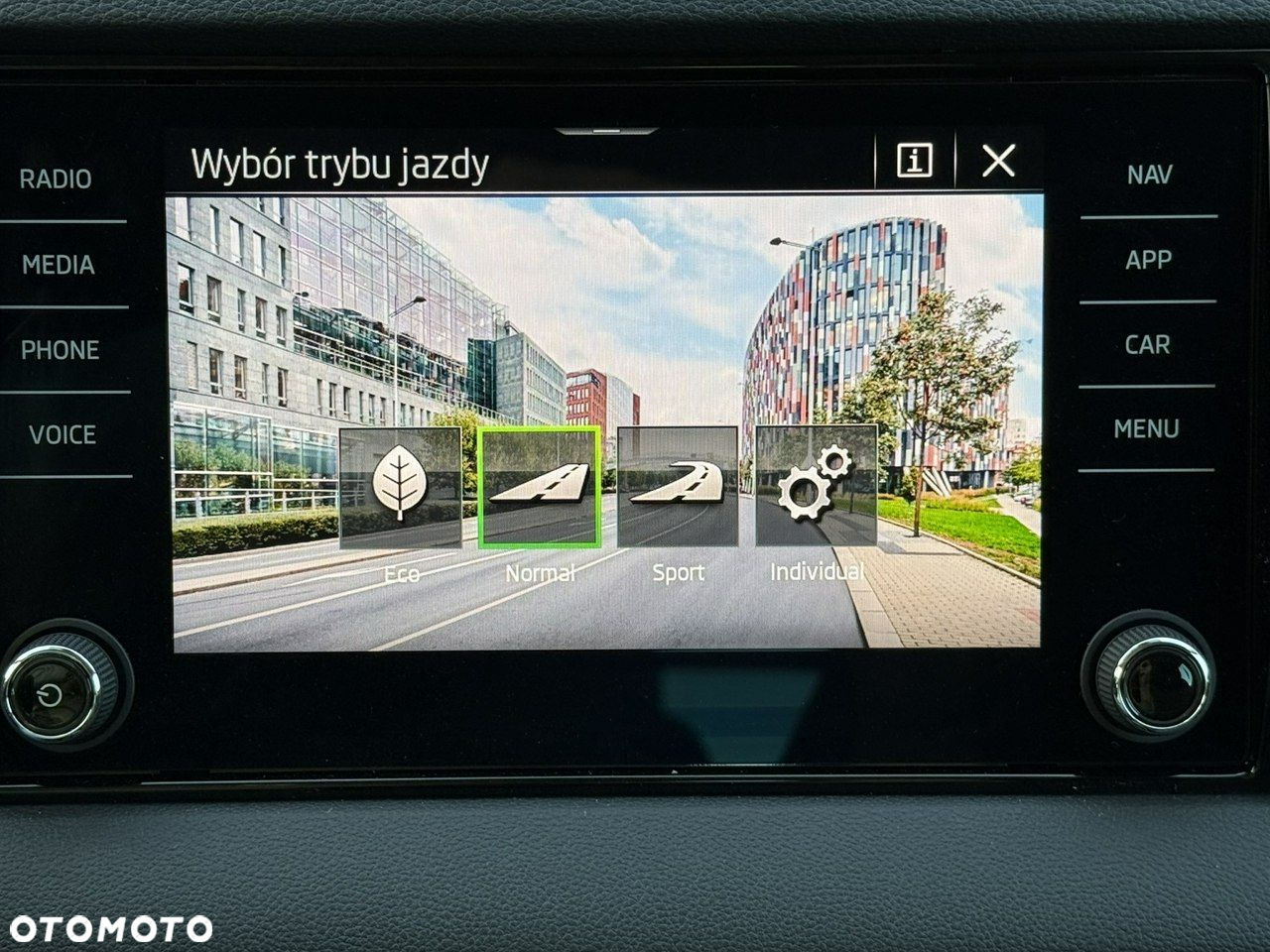 Skoda Karoq 1.5 TSI ACT 4x2 Style DSG - 28