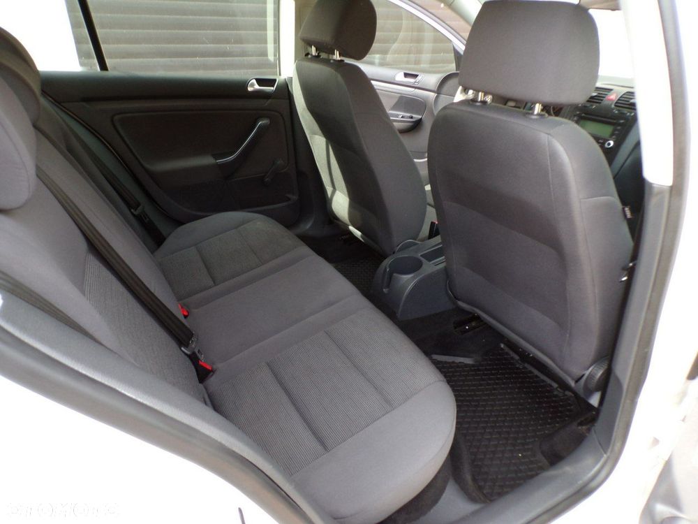 Volkswagen Golf - 23