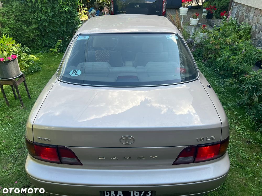 Toyota Camry 3.0 V6 LE - 13