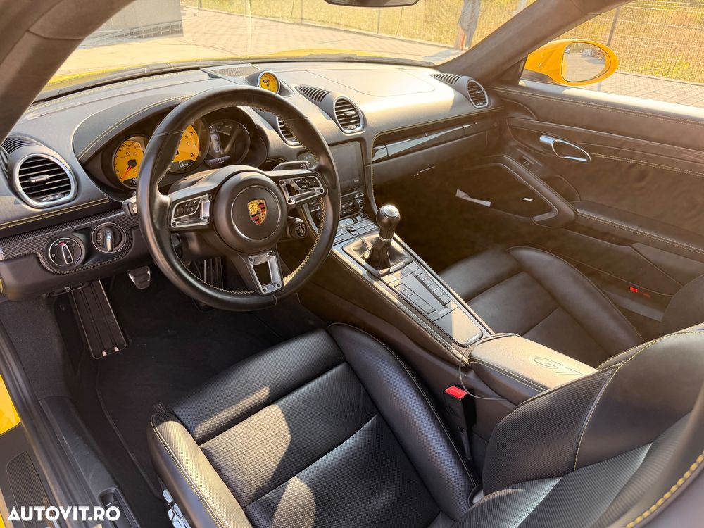 Porsche Cayman 718 GT4 RS - 9