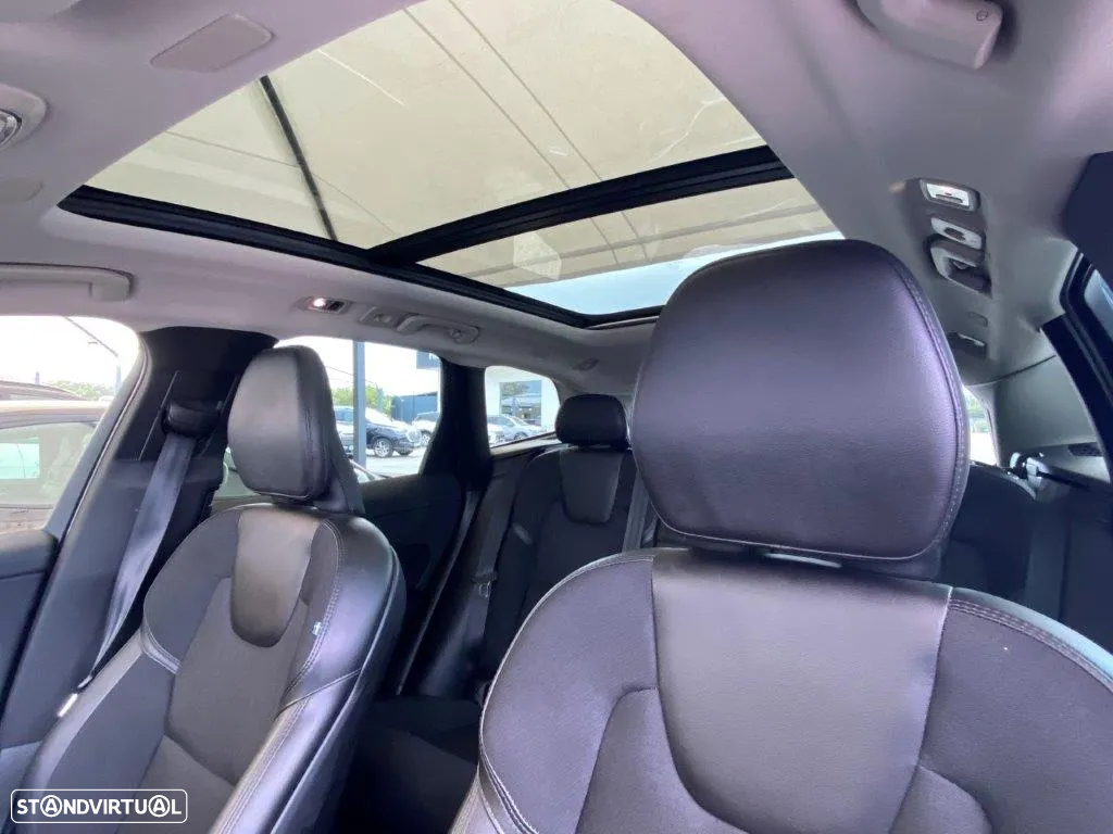 Volvo XC 60 2.0 T8 PHEV Momentum Plus AWD - 8