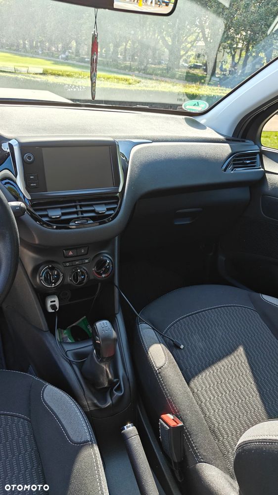 Peugeot 208 1.2 PureTech Active - 12