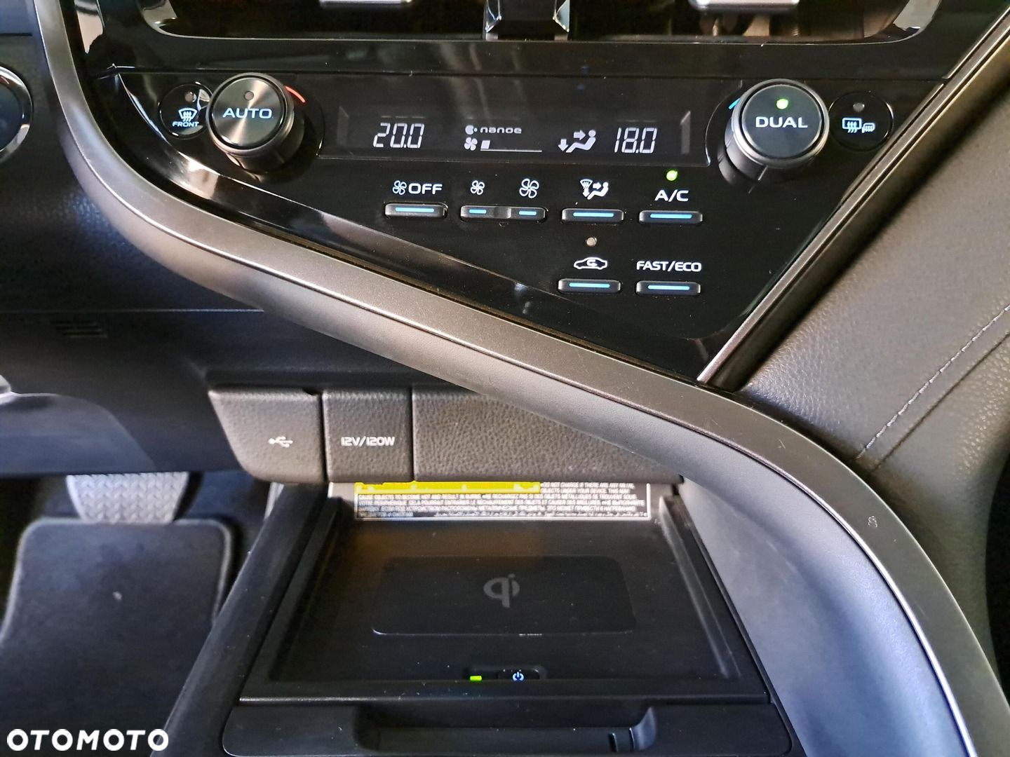 Toyota Camry - 23