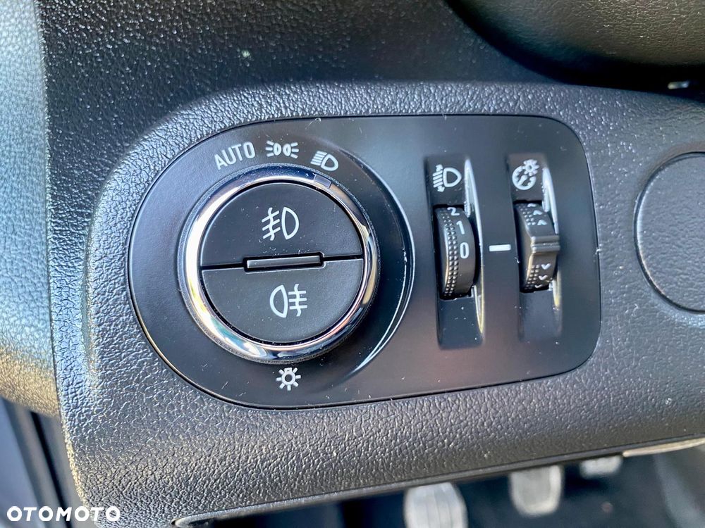 Opel Combo 1.2 Turbo Start/Stop Innovation - 24