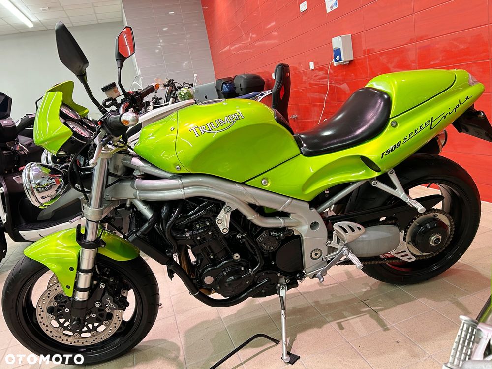 Triumph T - 3