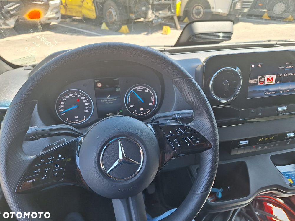Mercedes-Benz Sprinter - 22