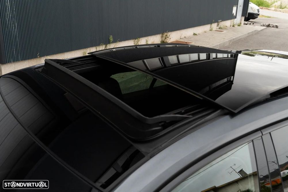 Porsche Panamera Sport Turismo 4 E-Hybrid Platinum Edition PDLS - 45