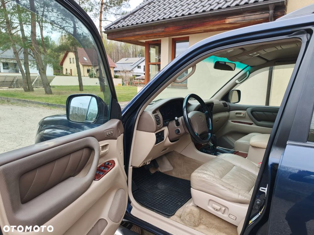 Toyota Land Cruiser - 7