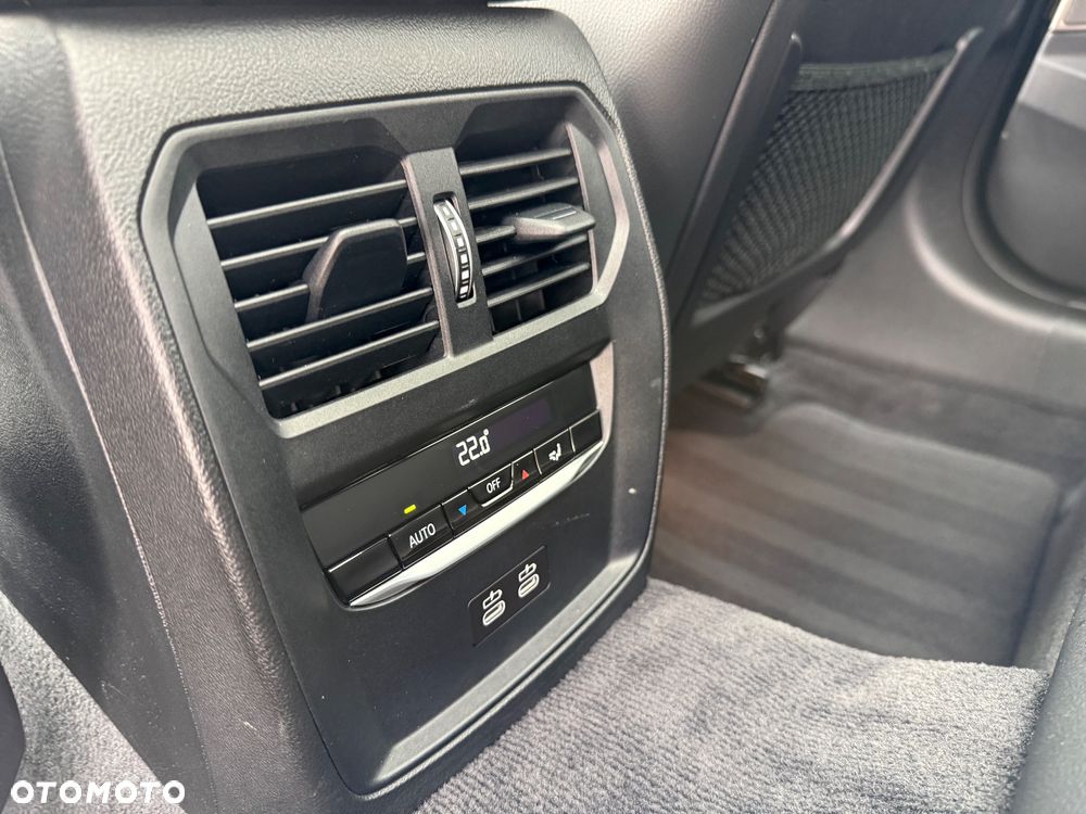 BMW Seria 3 320d xDrive MHEV M Sport sport - 24