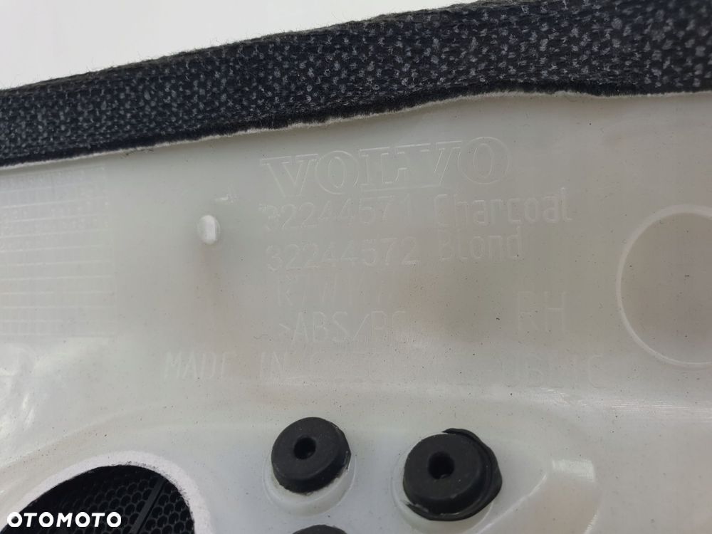 VOLVO XC40 OSŁONA SŁUPKA PRAWA 32244571 - 3