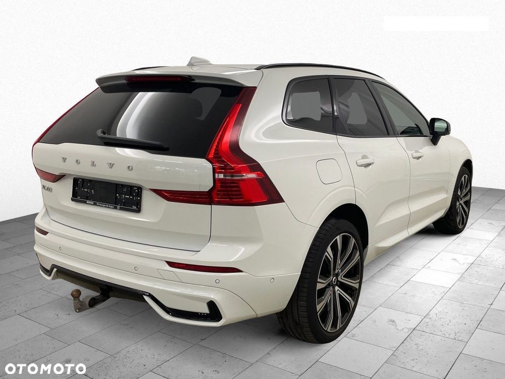 Volvo XC 60 B5 D AWD Ultimate Dark - 4