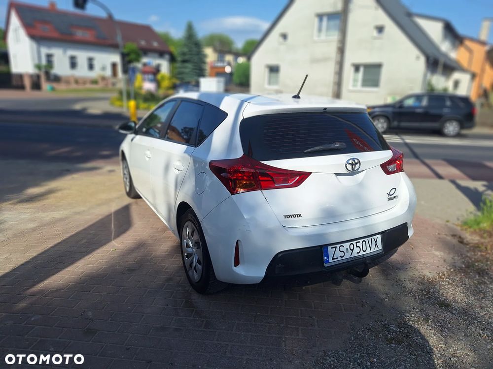 Toyota Auris 1.33 Dual-VVT-i - 10