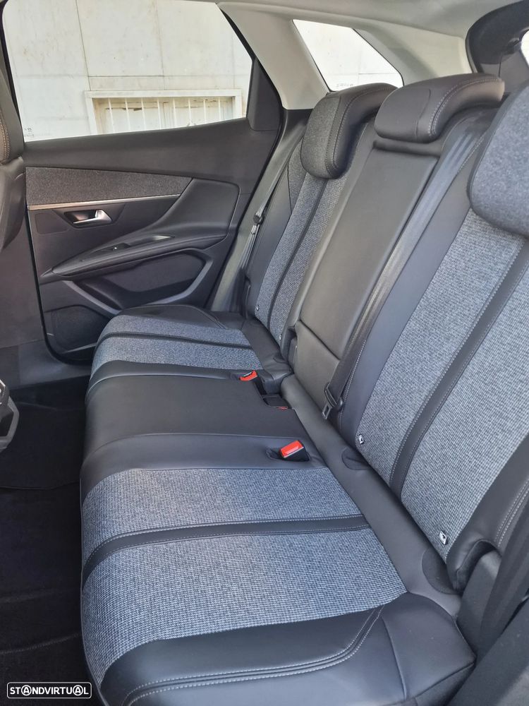 Peugeot 3008 PureTech 130 Stop & Start GPF Allure - 25