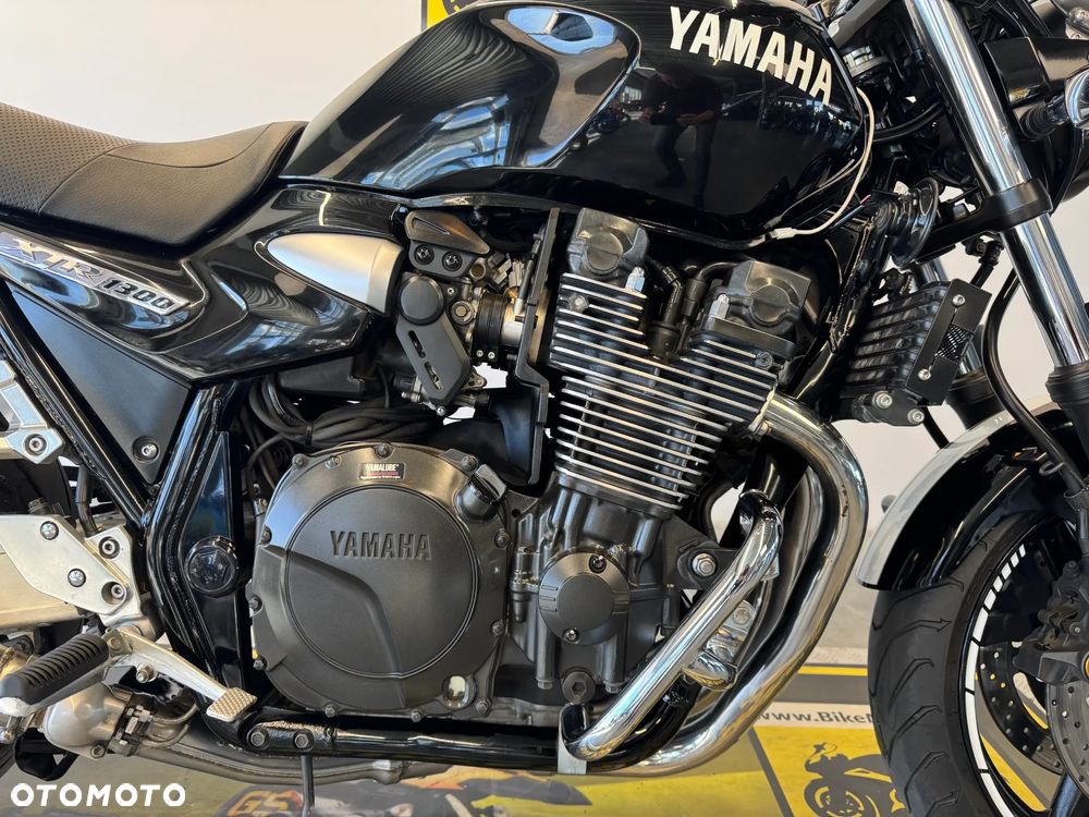 Yamaha XJR - 13